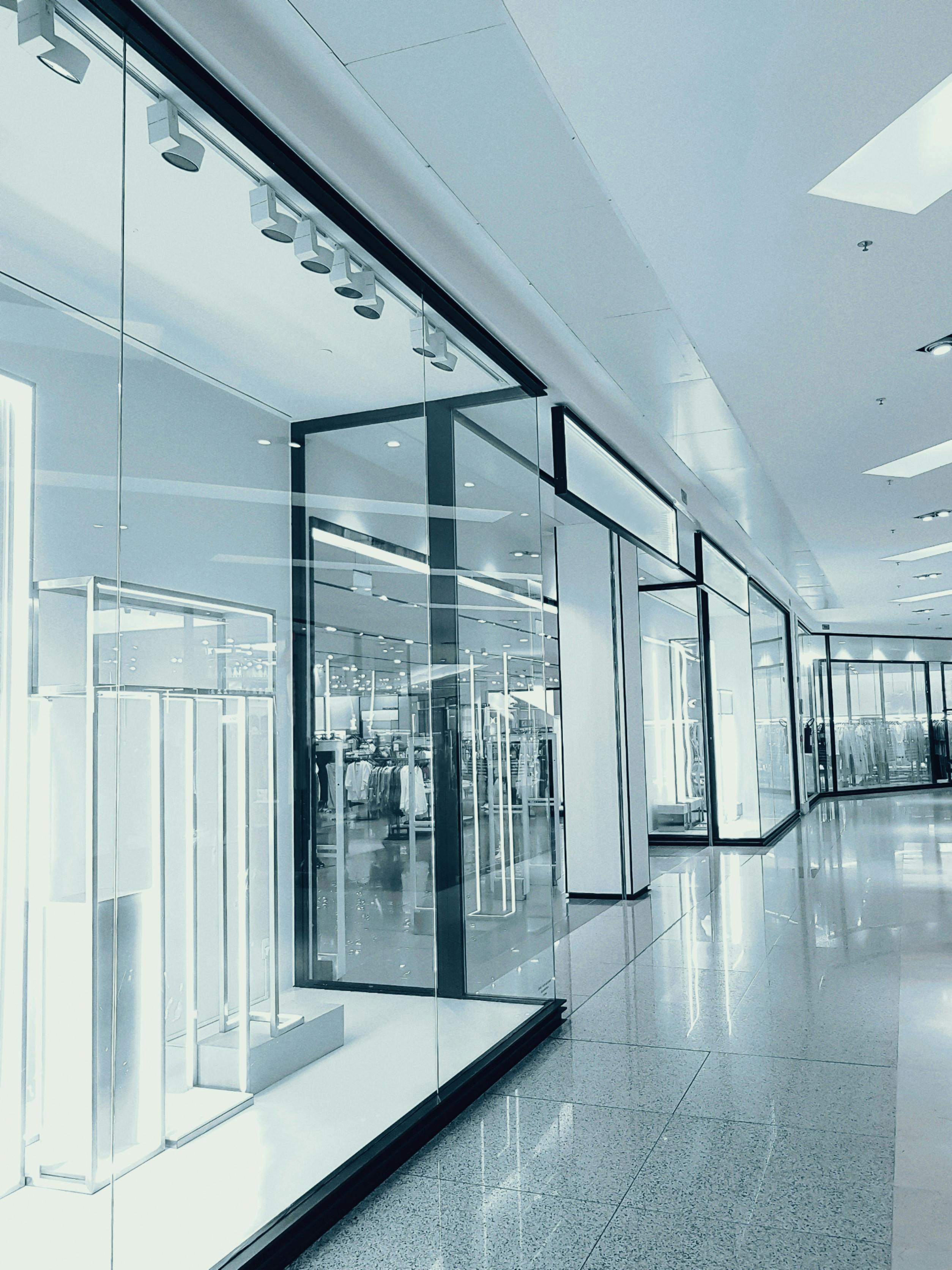 Puerta comercial en aluminio